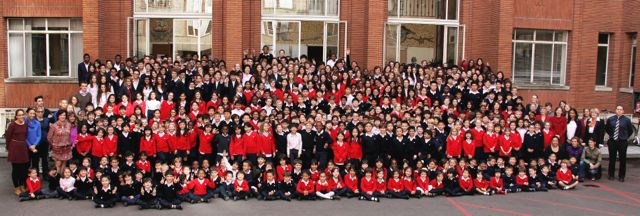 Photo de groupe à l'EIB, école internationale bilingue "The Victor Hugo School"