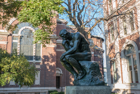 Sculpture du Penseur à l'université de Columbia