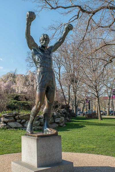 Témoignage sur le système scolaire américain - Photo de la statue de Rocky à Philadelphie