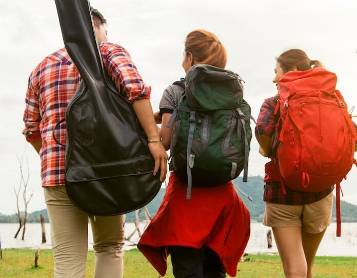 Séjour humanitaire Ados 3 grands ados parlent en anglais pendant leur séjour humanitaire à l'étranger