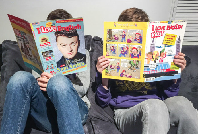 I Love English - magazine anglais bayard 2 enfants lisent les magazines Bayard pour apprendre l'anglais "I Love English"