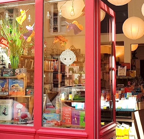 Un exemple dans la liste des librairies bilingues en France : Inter-fun à Lyon